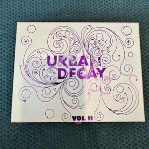 Urban Decay Book Of Shadows Volume 2 Eyeshadows Makeup Palette